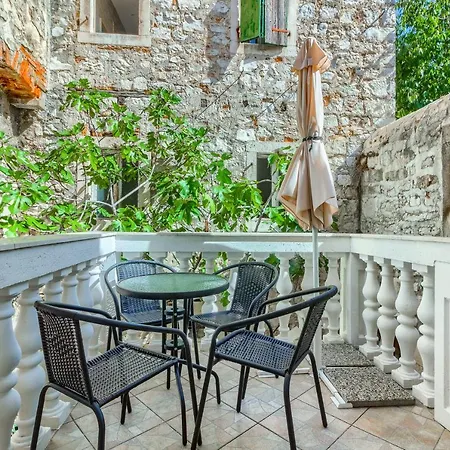 Old Stone House St Lawrence In The Heart Of Sibenik's Old Town Апартаменты *